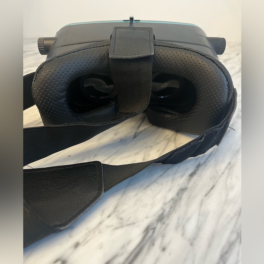VR headset - Picture 4 of 5